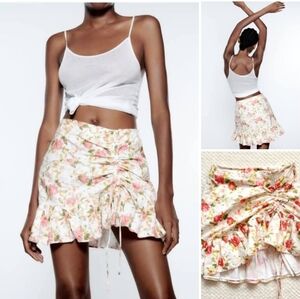Zara Floral Mini Skirt - White and Pink. Excellent Condition NWOT Size MEDIUM